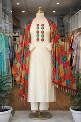 Look stylish with this our cotton schiffle chikankari kurta set